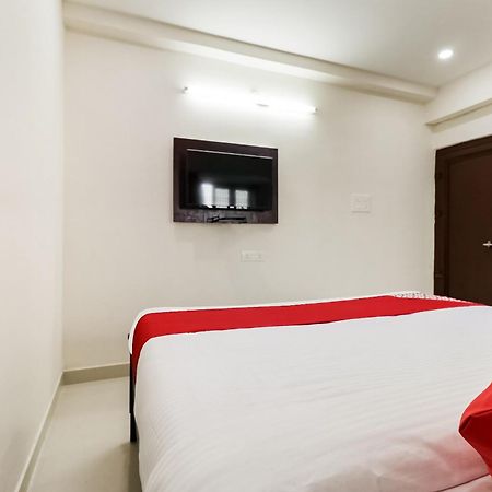โอโย 46726 วิกตอรี แกรนด์ Hotel Tadepalle ภายนอก รูปภาพ
