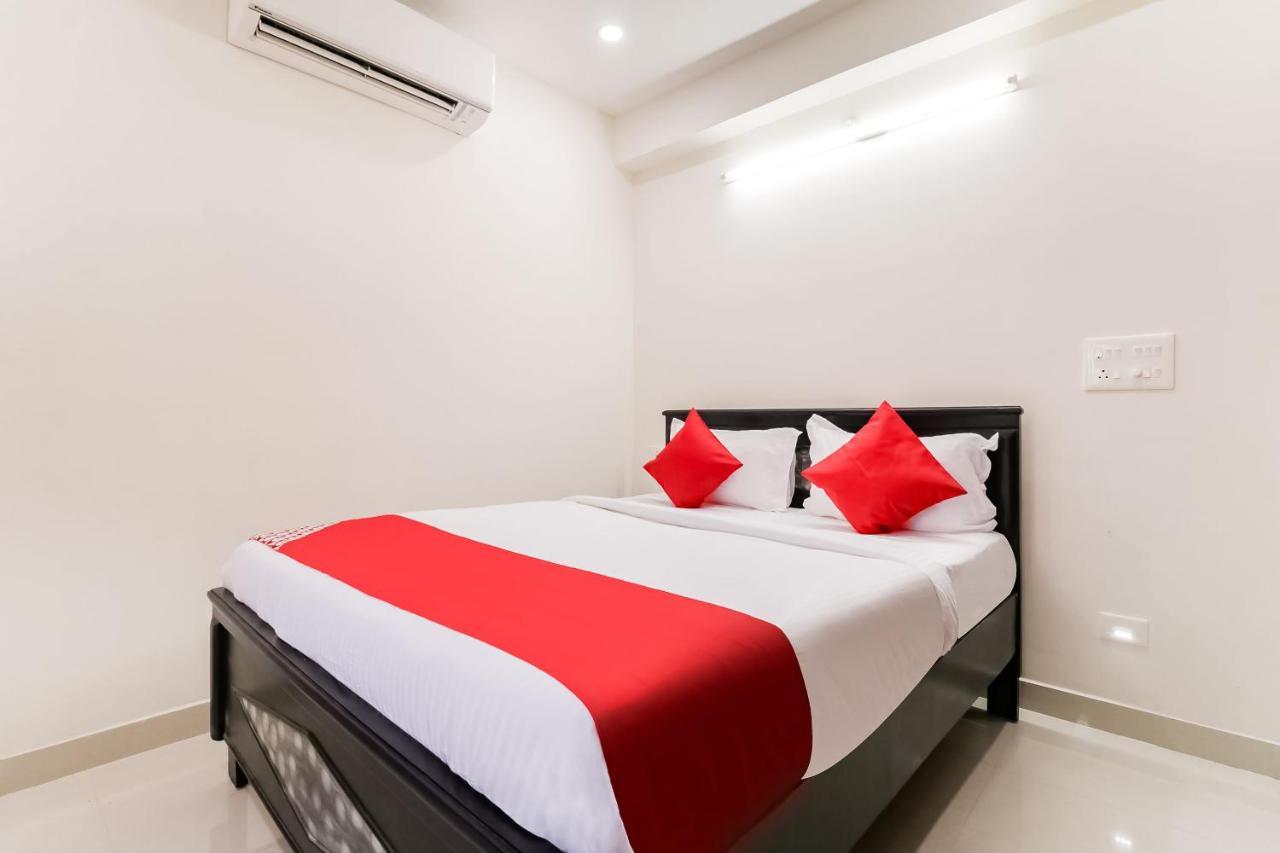 โอโย 46726 วิกตอรี แกรนด์ Hotel Tadepalle ภายนอก รูปภาพ