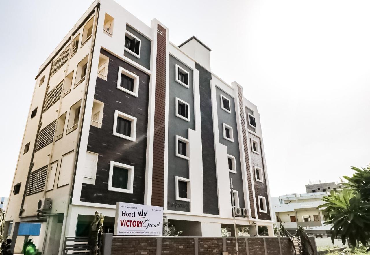 โอโย 46726 วิกตอรี แกรนด์ Hotel Tadepalle ภายนอก รูปภาพ
