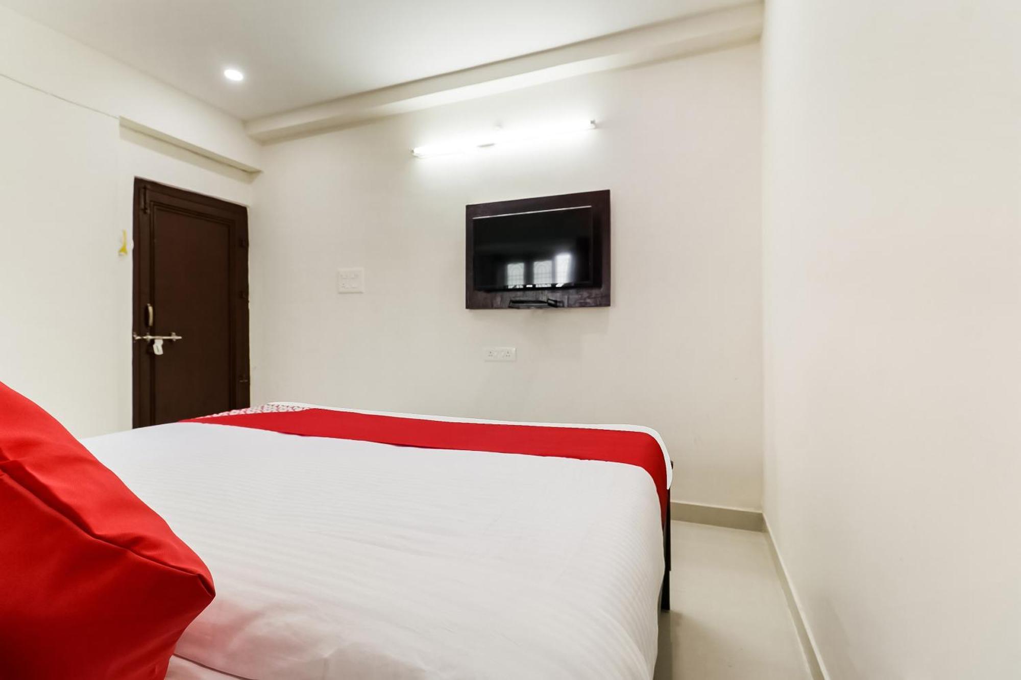 โอโย 46726 วิกตอรี แกรนด์ Hotel Tadepalle ภายนอก รูปภาพ