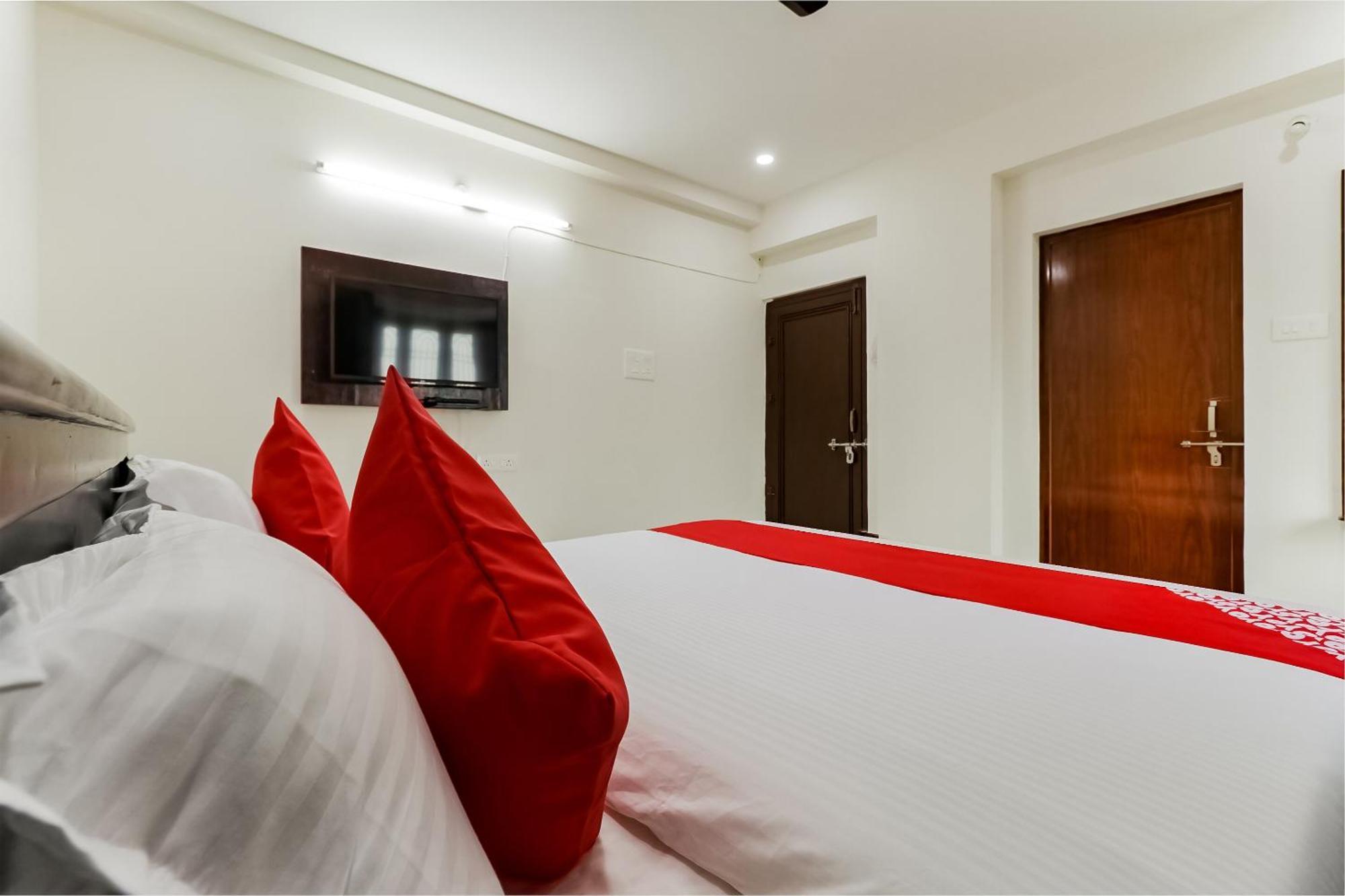 โอโย 46726 วิกตอรี แกรนด์ Hotel Tadepalle ภายนอก รูปภาพ